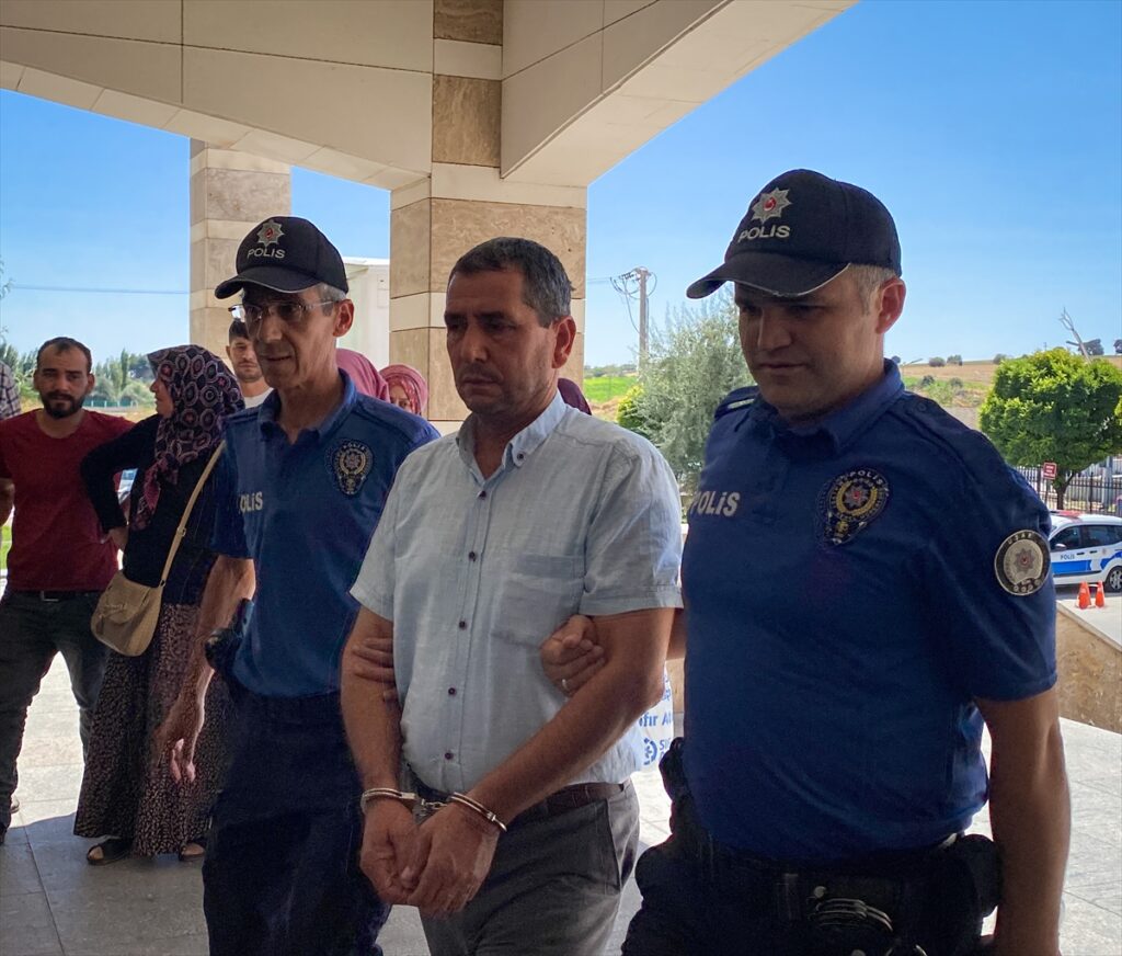 GÜNCELLEME – Uşak'ta kamyonetle motosikletin çarpıştığı kazada 2 kişi öldü