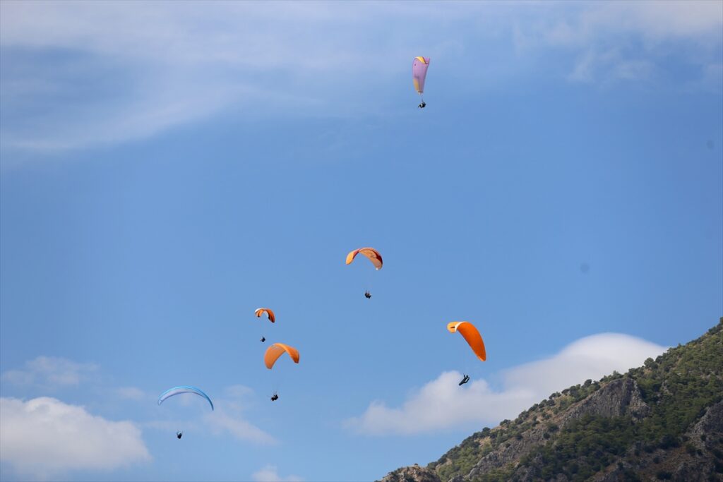 Yamaç Paraşütü Dünya Akro Kupası Süper Finali, Fethiye'de sürüyor