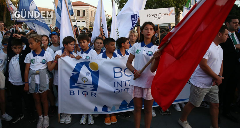 11. Bodrum Uluslararası Optimist Yarışları kortej yürüyüşüyle başladı