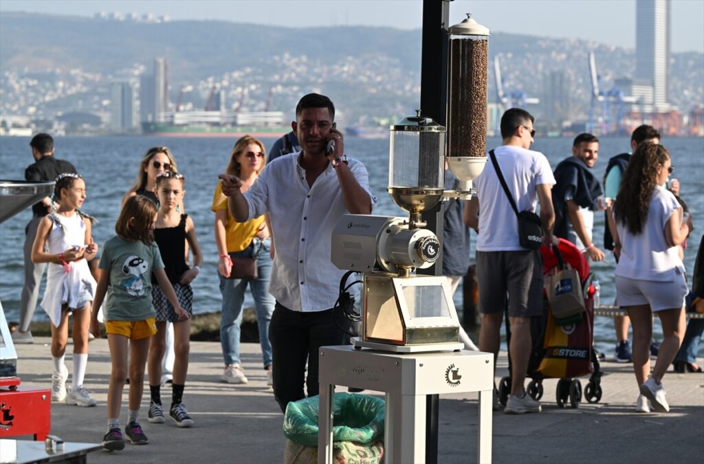 “7. İzmir Coffee Festival” çeşitli etkinliklerle sürüyor