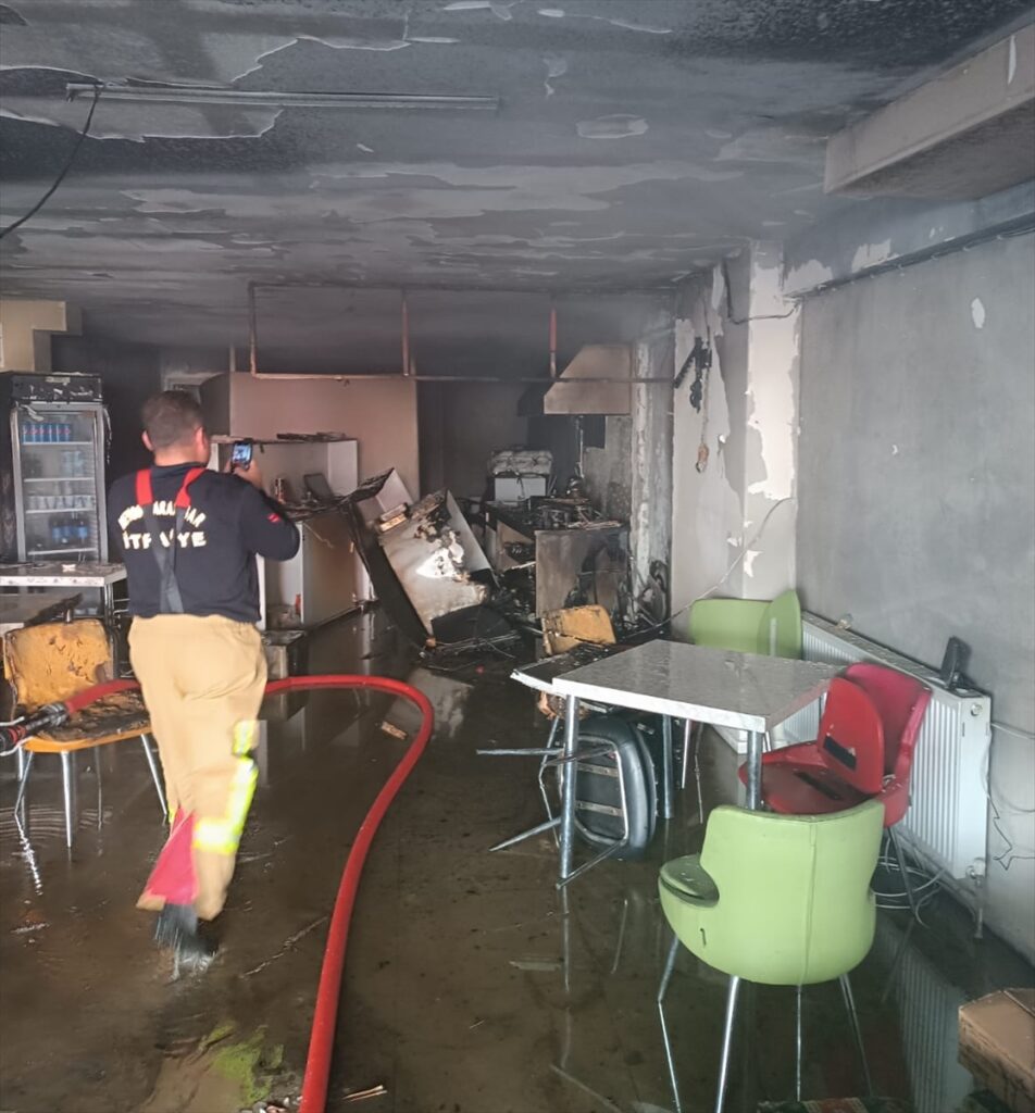 Afyonkarahisar'da iş yerinde çıkan yangın söndürüldü