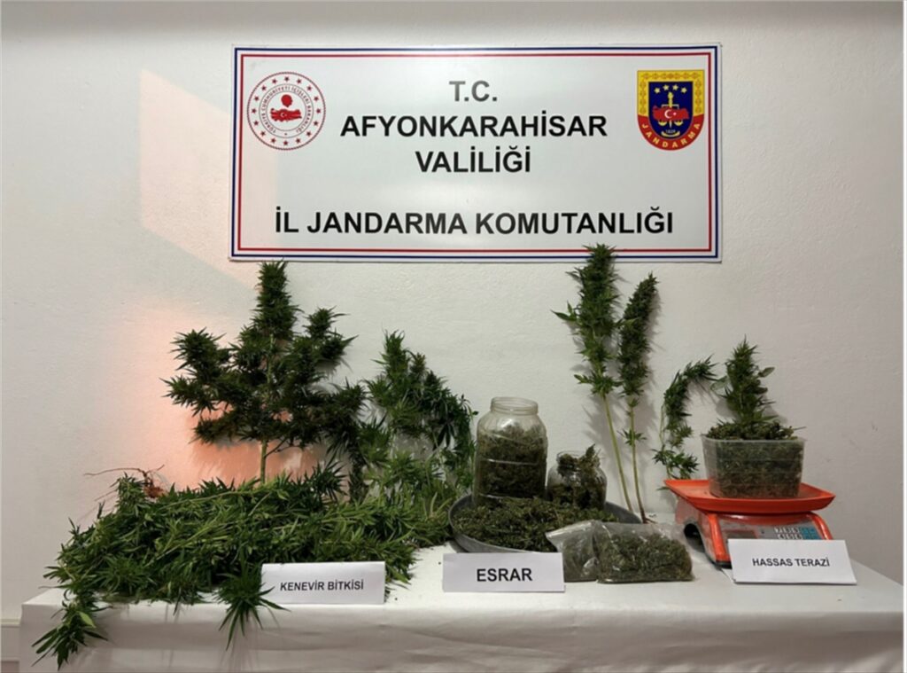 Afyonkarahisar'da uyuşturucu operasyonunda yakalanan zanlı tutuklandı