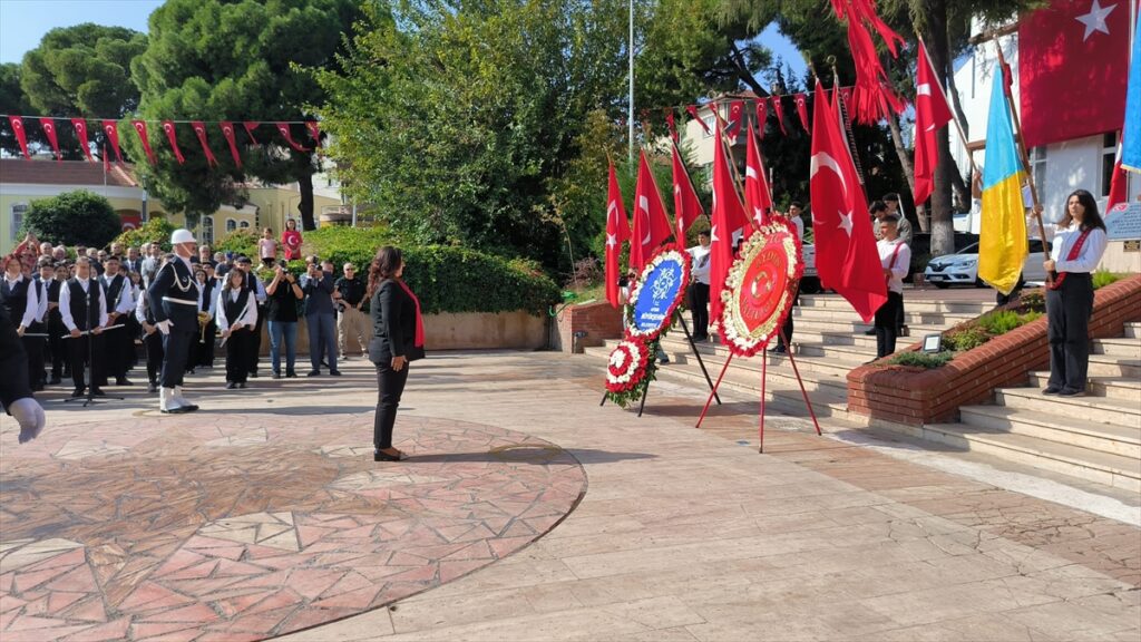 Aydın'da Cumhuriyet Bayramı etkinlikleri kapsamında çelenk sunma töreni yapıldı