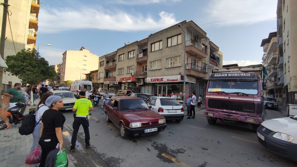 Aydın’da kamyonla çarpışan motosikletin sürücüsü yaralandı