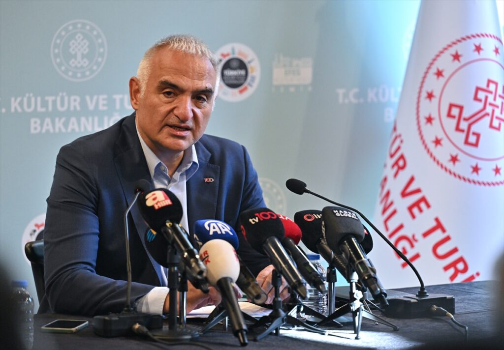 Bakan Ersoy, Efes Kültür Yolu Festivali'nin açılışını yaptı: