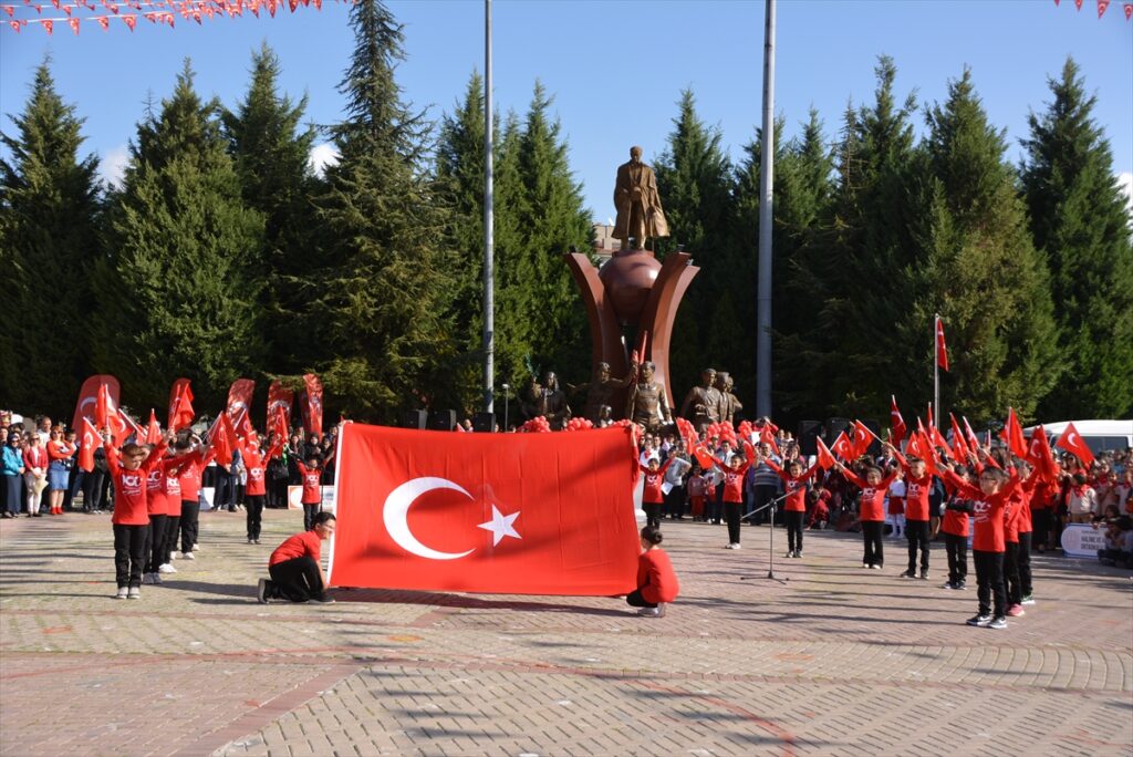 Banaz'da Cumhuriyet’in 100. kuruluş yıl dönümü kutlandı