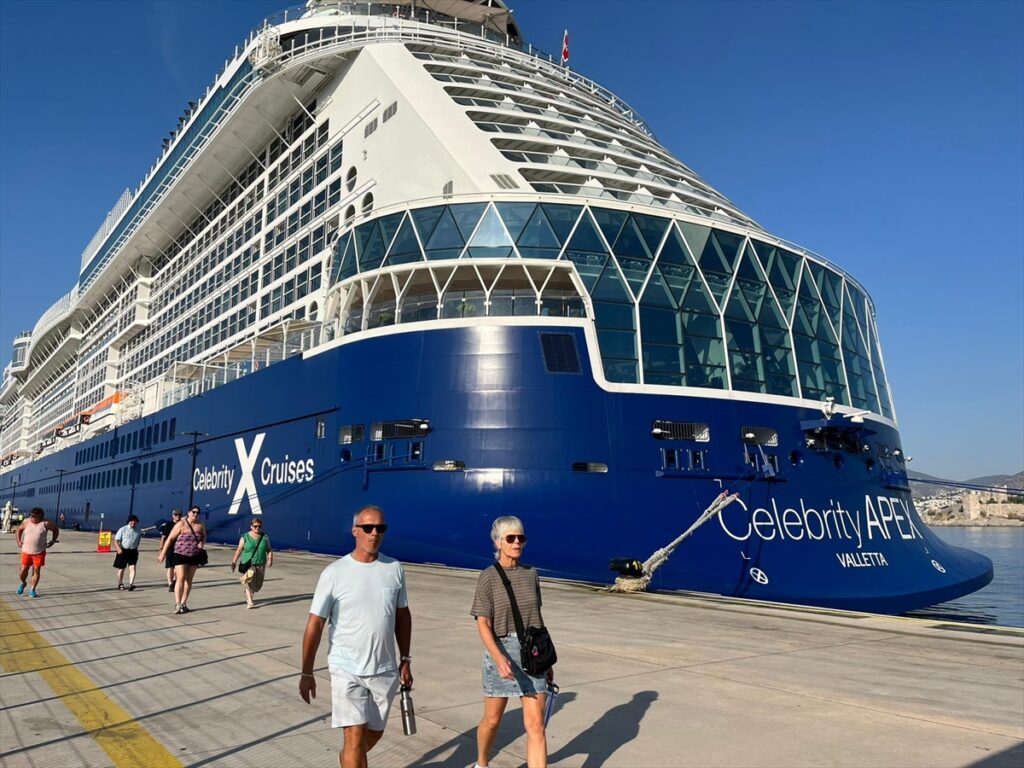 Bodrum'a “Celebrity Apex” kruvaziyeriyle 2 bin 538 yolcu geldi