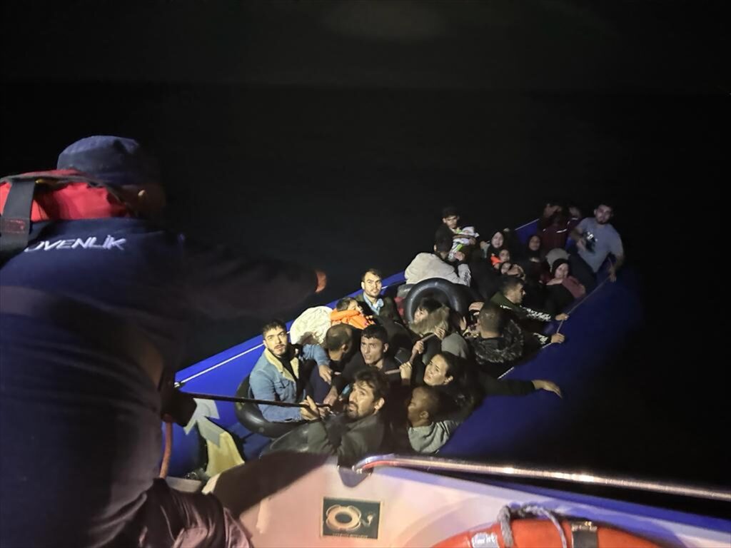 Bodrum’da 33 düzensiz göçmen kurtarıldı