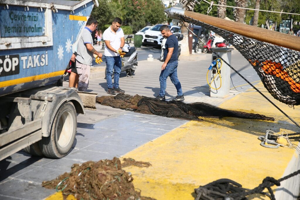 Bodrum'da denizden yaklaşık 500 metrekare “hayalet ağ” çıkarıldı