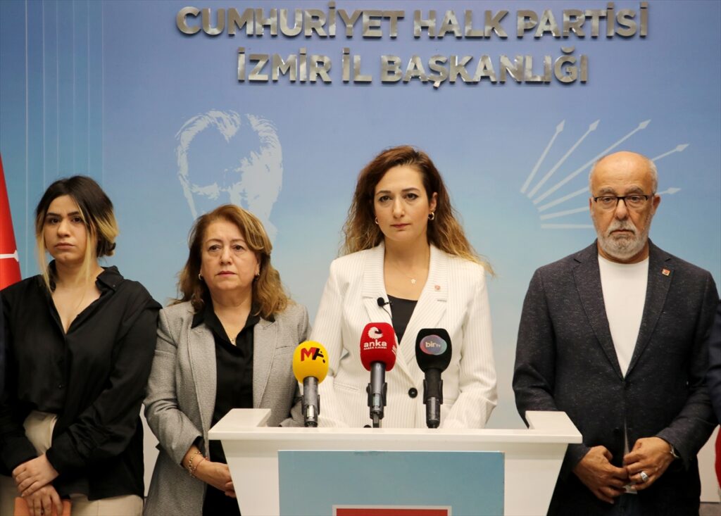 CHP İzmir İl Sekreteri Ünsal, Irak-Suriye tezkeresine ilişkin değerlendirmede bulundu