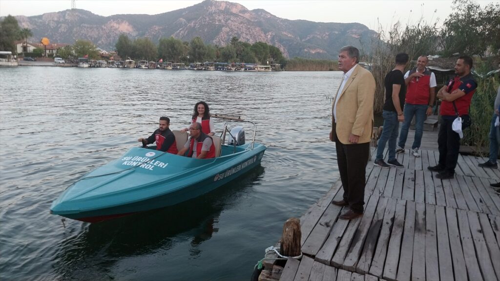 Dalyan Kanalı'nda dip temizliği yapıldı