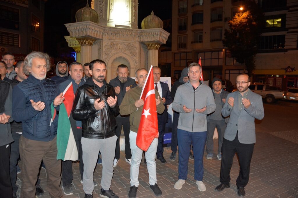 Demirci'de İsrail'in Gazze'deki hastaneye saldırısı protesto edildi
