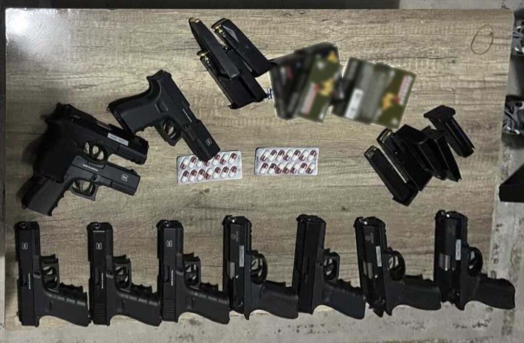 Denizli'de 10 ruhsatsız tabanca ele geçirildi, 2 kişi tutuklandı