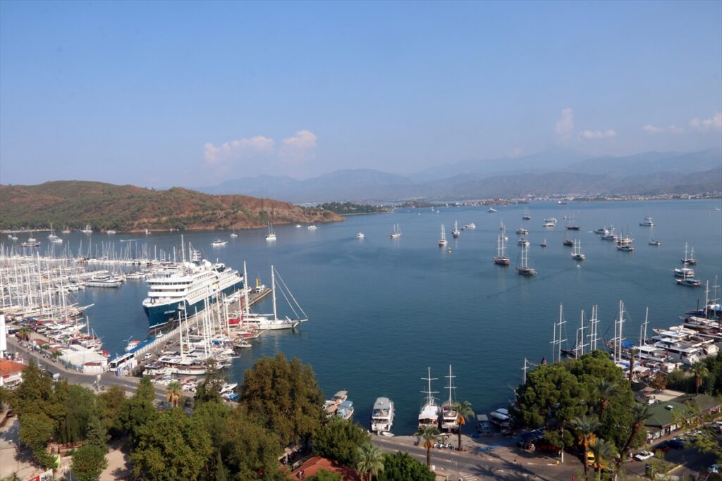 Fethiye'ye ” SH Diana” kruvaziyeriyle 63 turist geldi