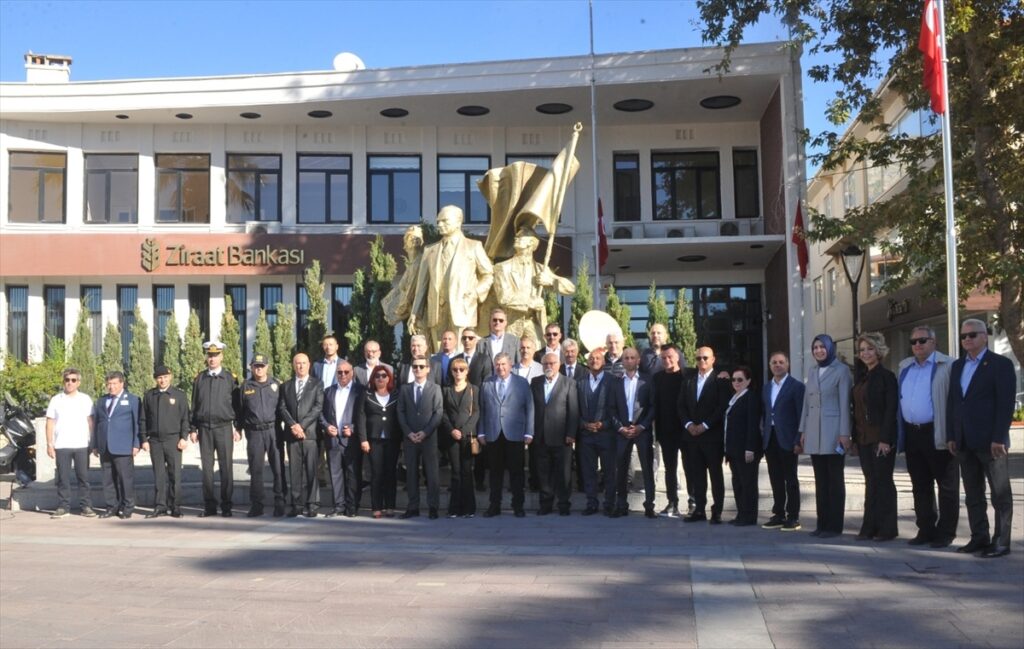 İzmir'de 19 Ekim Muhtarlar Günü nedeniyle törenler düzenlendi