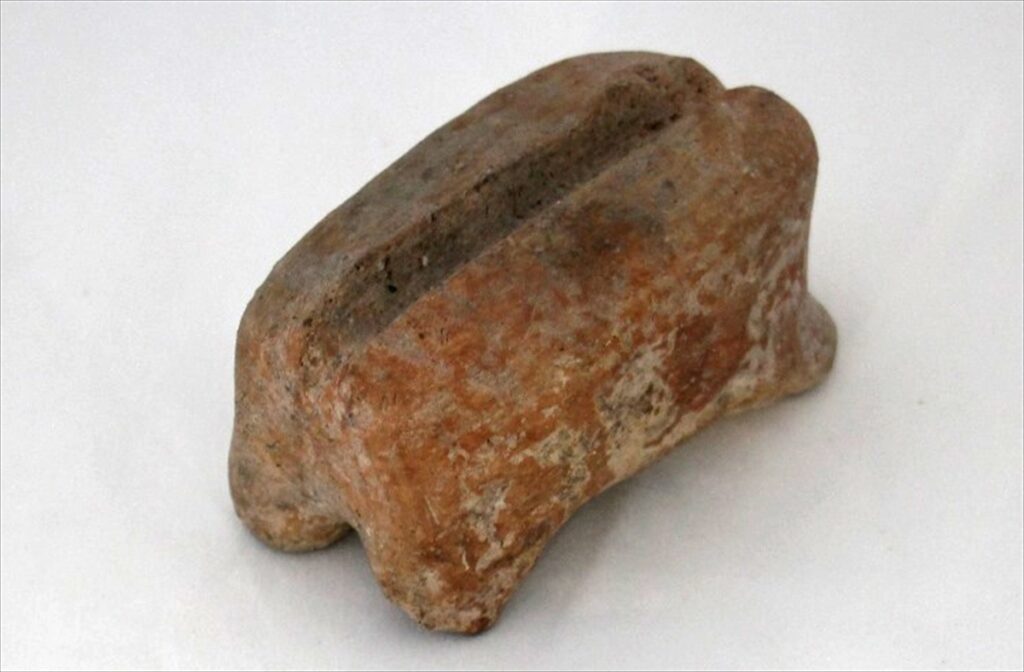 İzmir'deki Ulucak Höyüğü kazılarında 7 bin 700 yılık kil obje bulundu