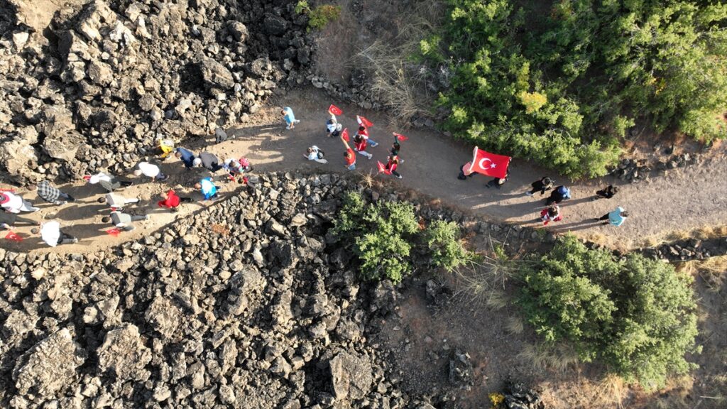Kula'daki jeoparkta 100. yıl yürüyüşü gerçekleştirildi