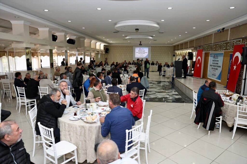 Kütahya Belediyesinden amatör spor kulüplerine 1 milyon lira nakdi yardım