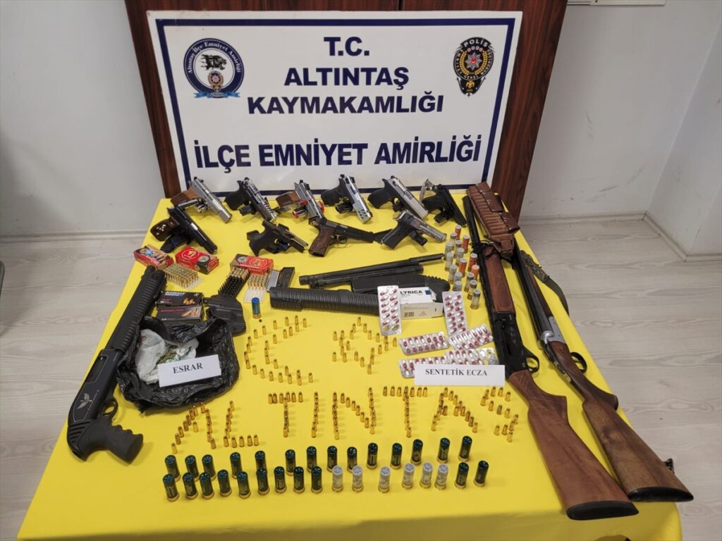 Kütahya'da ruhsatsız silah operasyonunda 12 şüpheli yakalandı
