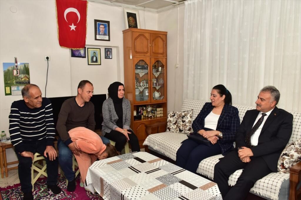 Manisa İl Emniyet Müdürü Aktaş'tan şehit ailesine ziyaret