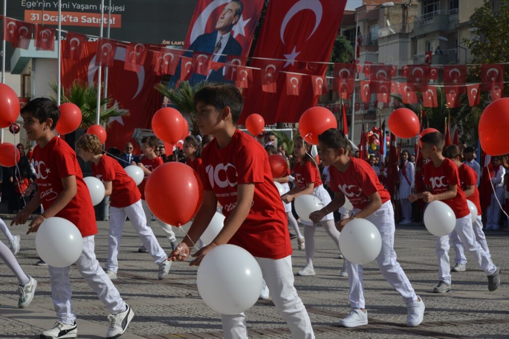 Manisa'da Cumhuriyetin 100. yıl dönümü etkinliklerle kutlanıyor