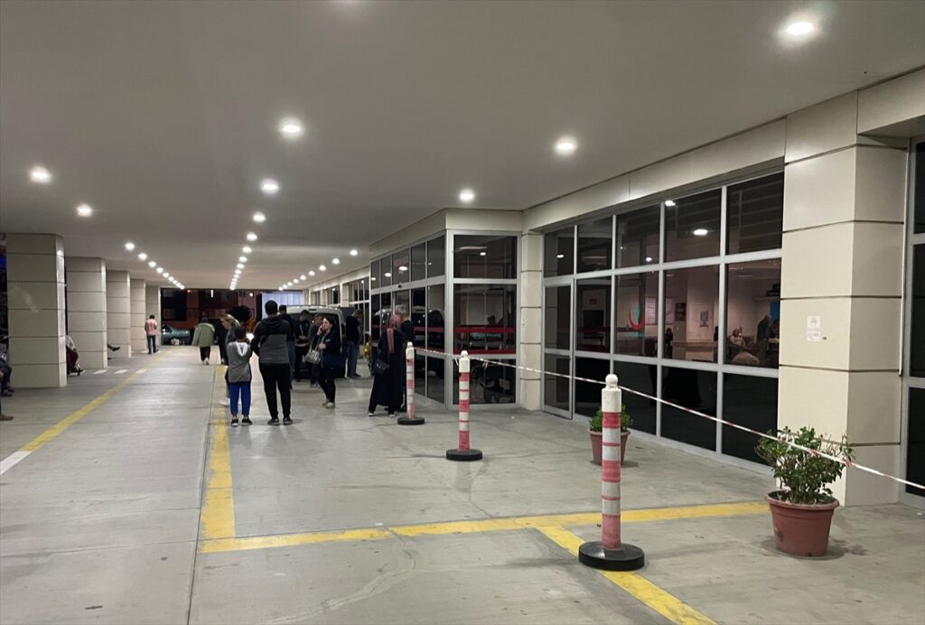 Manisa'da gıda zehirlenmesi şüphesiyle 350 kişi hastanelere başvurdu