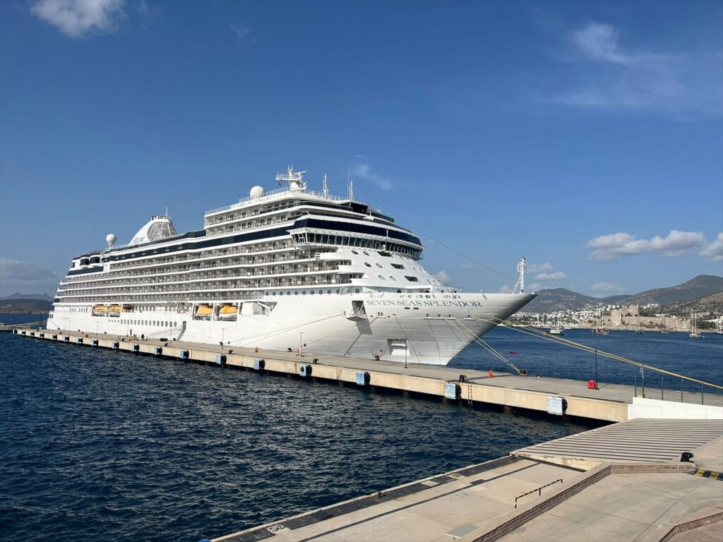 Marshall Adaları bayraklı gemiyle Bodrum’a 674 turist geldi