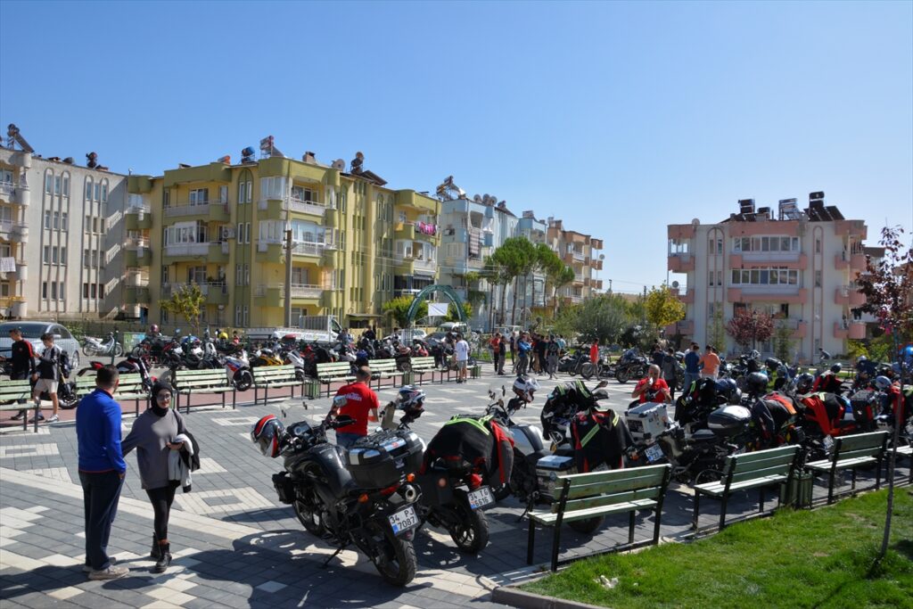 Motosiklet tutkunları Demirci'de buluştu