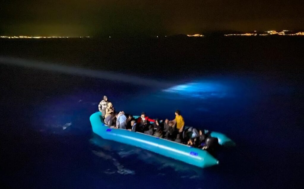Muğla'da 32 düzensiz göçmen kurtarıldı, 21 düzensiz göçmen yakalandı