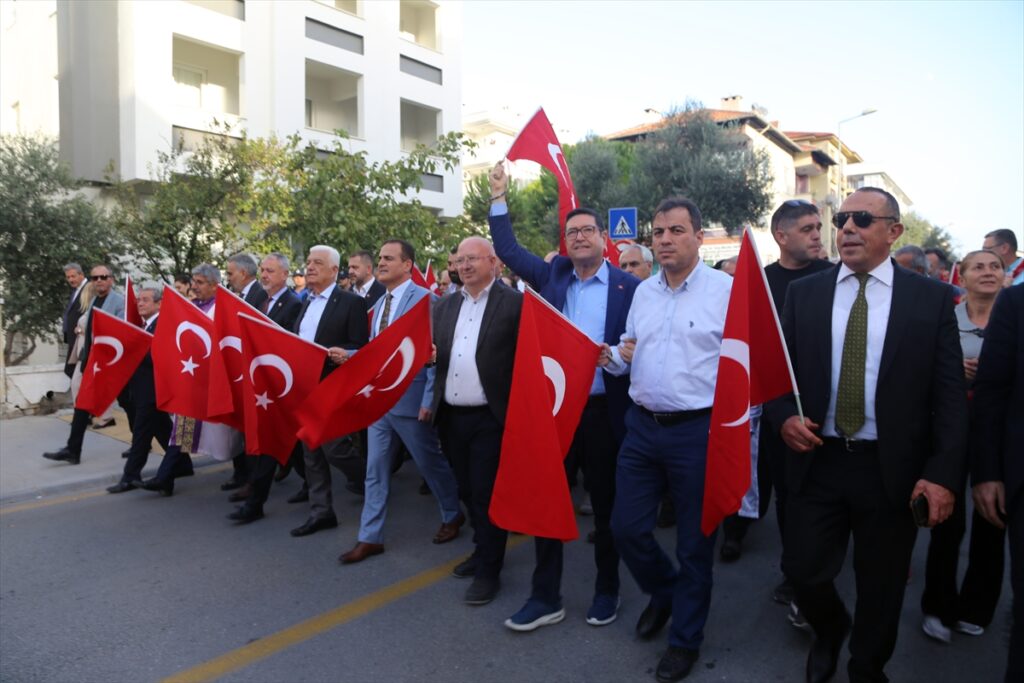 Muğla'da Türk bayraklarıyla “Cumhuriyet Yürüyüşü” düzenlendi