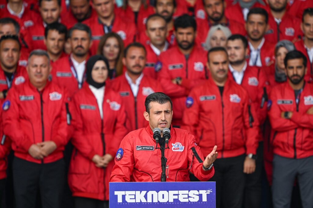 T3 Vakfı Mütevelli Heyeti Başkanı Selçuk Bayraktar, TEKNOFEST İzmir'in kapanış töreninde konuştu: