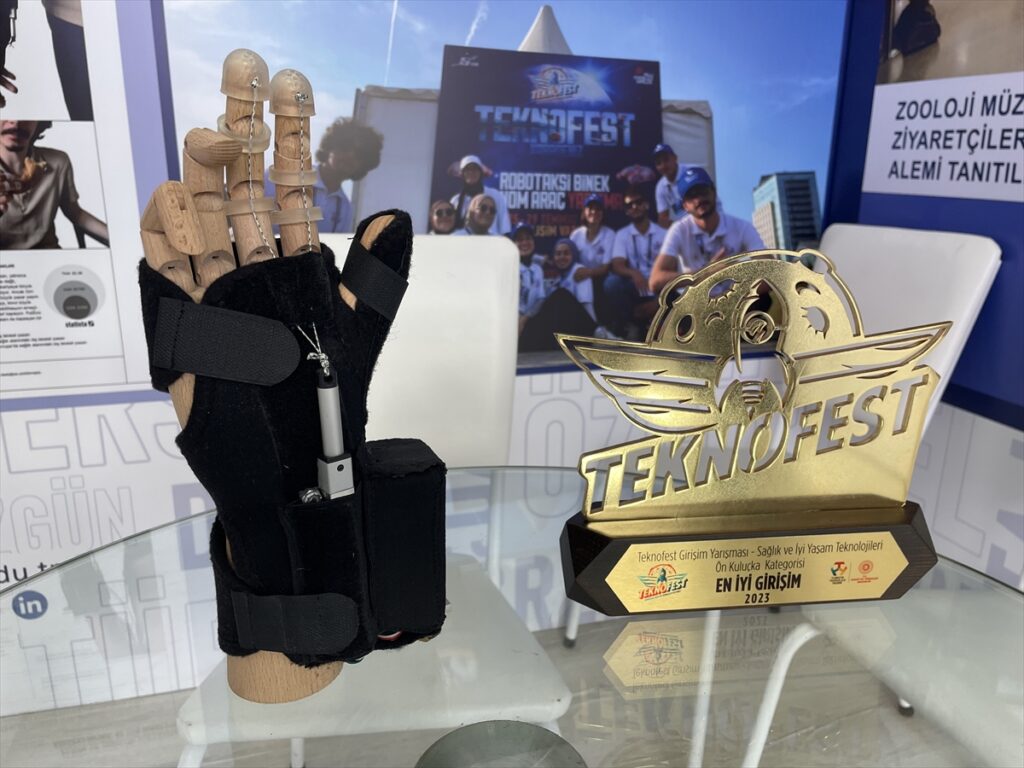 TEKNOFEST ödüllü “dış el iskeleti” projesinde yeni hedef “klinik deney”