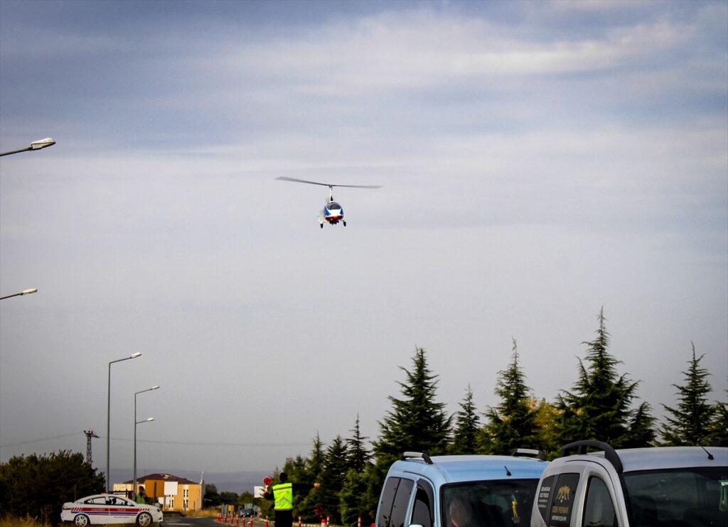 Uşak'ta jandarmadan cayrokopter destekli trafik denetimi