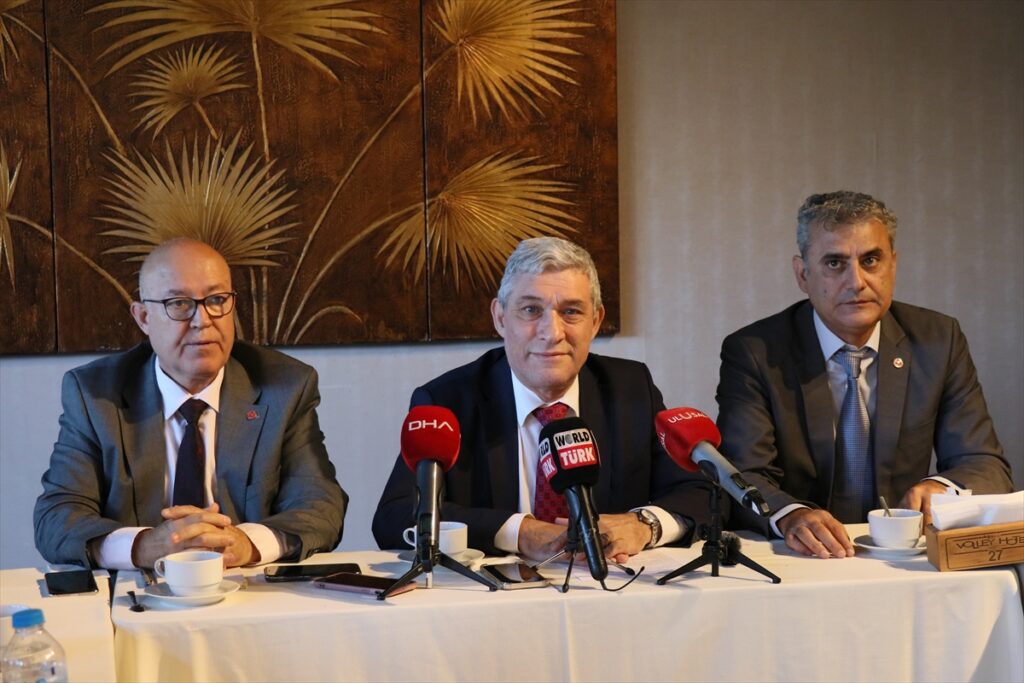 Vatan Partisi'nin İzmir Büyükşehir Belediyesi Başkanı adayı Serhan Bolluk oldu