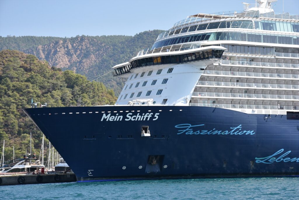 Yolcu gemisi “Mein Schiff 5” rotasını İsrail yerine Marmaris'e çevirdi