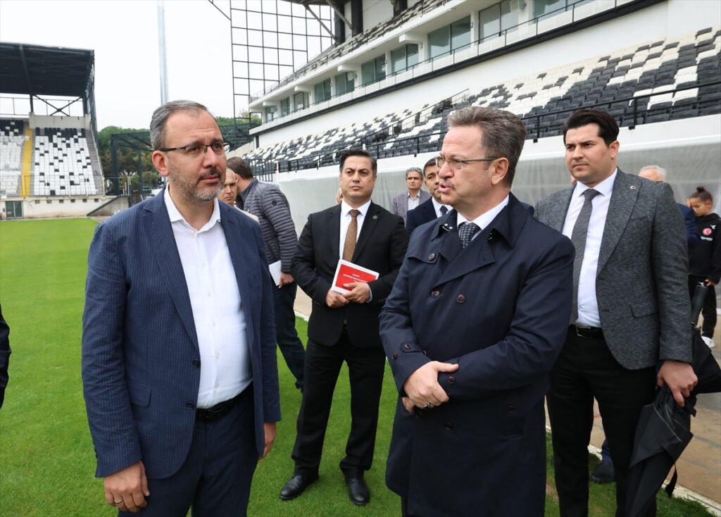 AK Parti İzmir Milletvekili Kasapoğlu, Manisa 19 Mayıs Stadı'nı inceledi