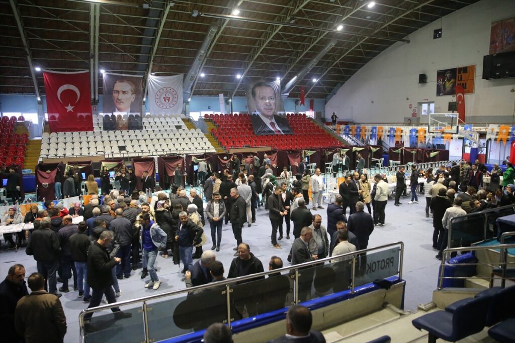 AK Parti Manisa İl Teşkilatı, temayül yoklaması düzenledi