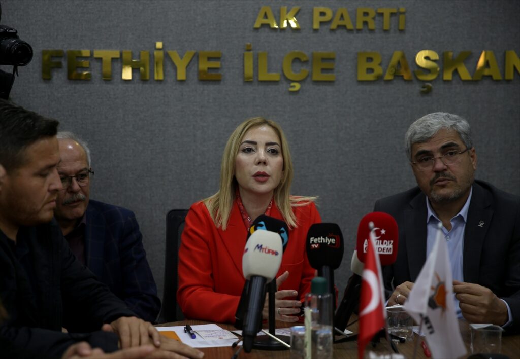 AK Parti MKYK Üyesi Gökcan, Fethiye'de partililerle buluştu