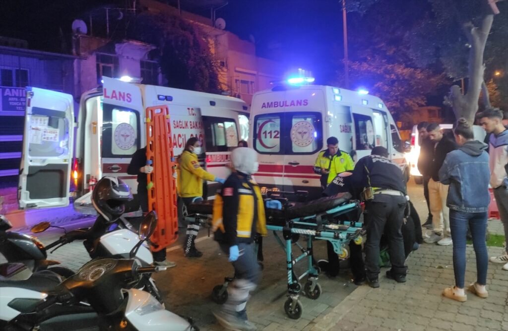 Aydın'da iki motosikletin çarpışması sonucu 3 kişi yaralandı