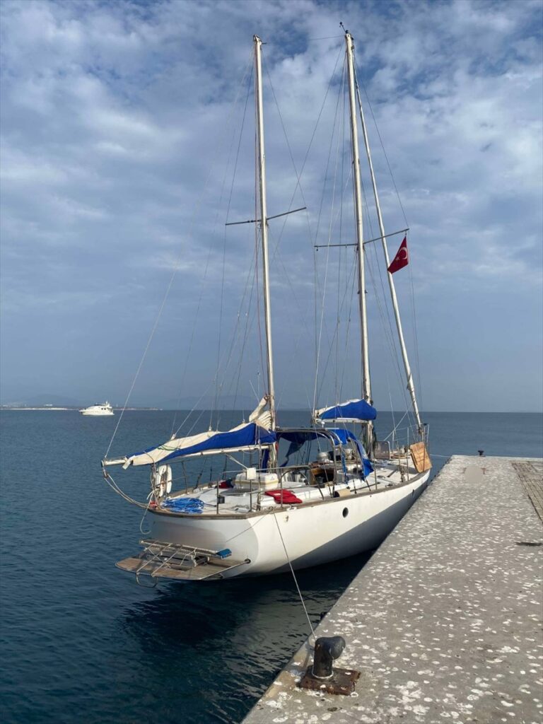 Aydın'da yelkenliyle yurt dışına kaçmaya çalışan 78 düzensiz göçmen yakalandı