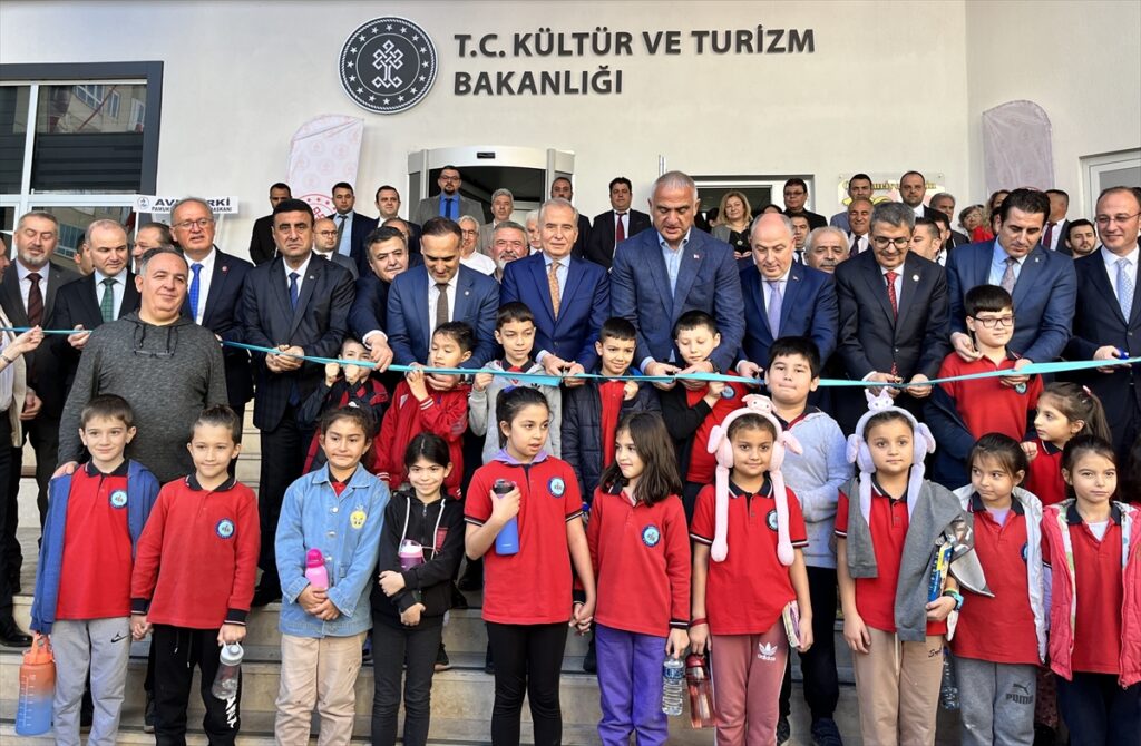 Bakan Ersoy, Denizli 100. Yıl İl Halk Kütüphanesi'nin açılışında konuştu: