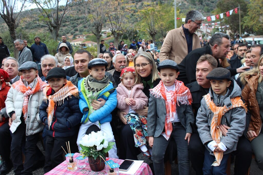 Bayındır'da 2. Ergenli Zeytin Festivali düzenlendi