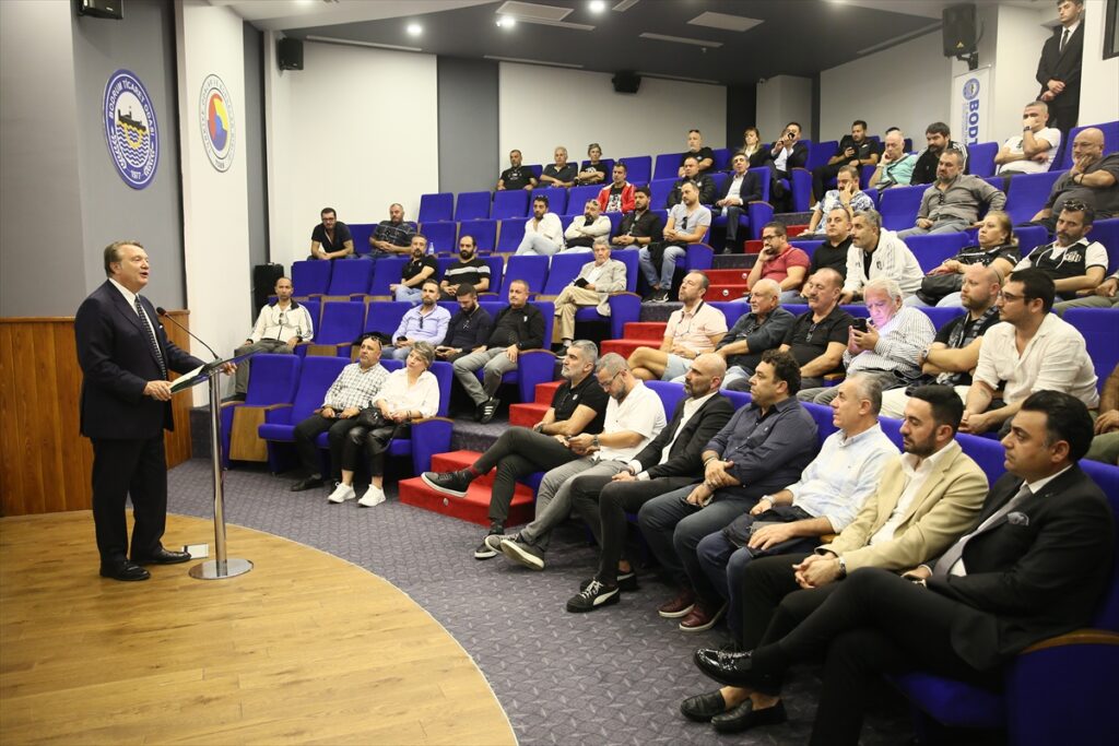 Beşiktaş Kulübü başkan adayı Hasan Arat, Bodrum’da Beşiktaşlılarla buluştu: