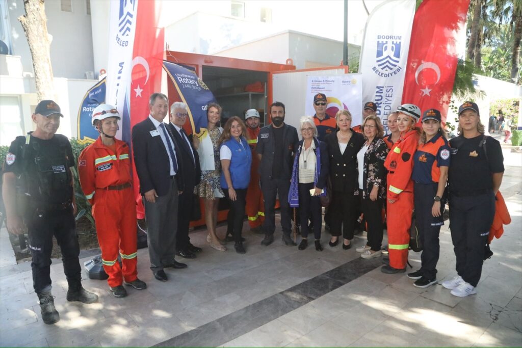 Bodrum Belediyesine 6 afet yardım konteyneri bağışlandı
