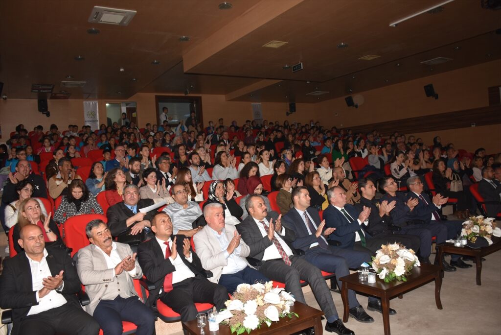 Germencik, Söke ve Yenipazar'da 24 Kasım Öğretmenler Günü törenle kutlandı