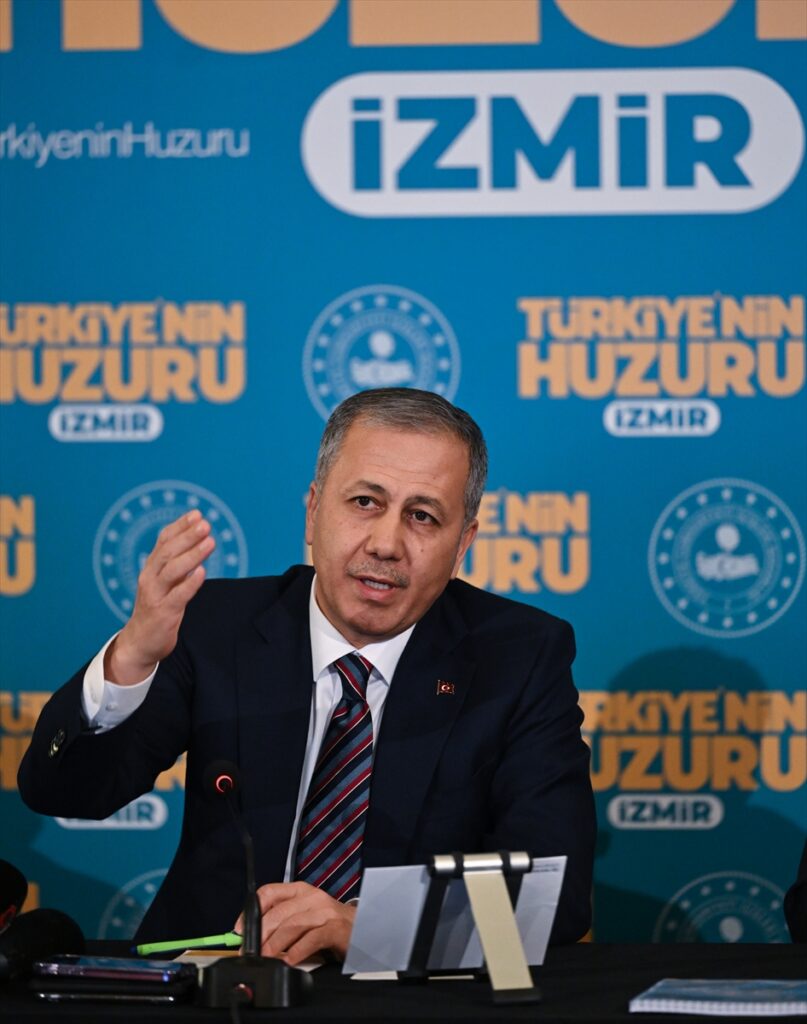 İçişleri Bakanı Yerlikaya, İzmir'de güvenlik toplantısı sonrası konuştu: