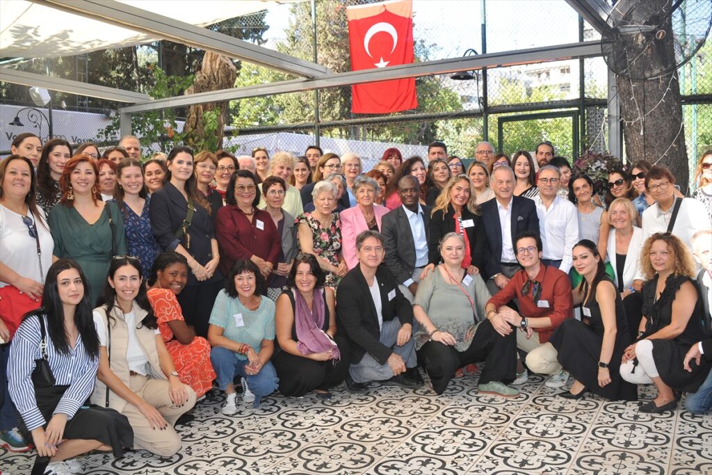İzmir Fransızca Öğretmenleri Derneği'nin 20. kuruluş yıl dönümü kutlandı
