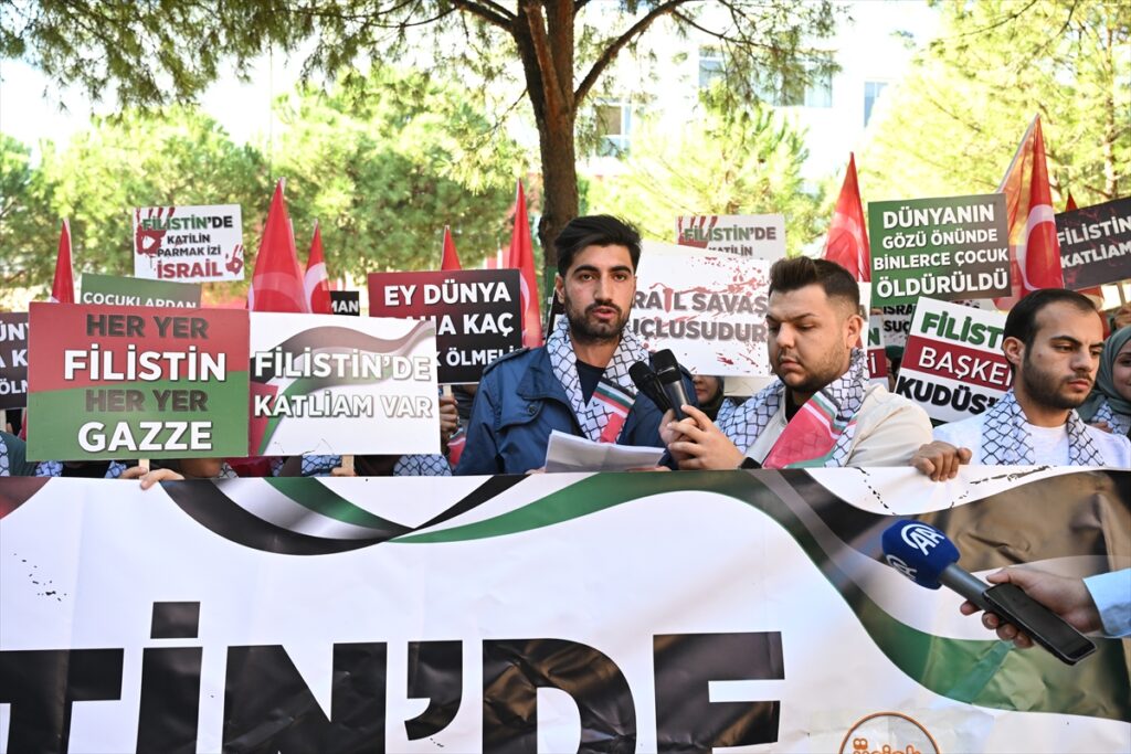İzmir Katip Çelebi Üniversitesi öğrencilerinden Filistin'e destek açıklaması