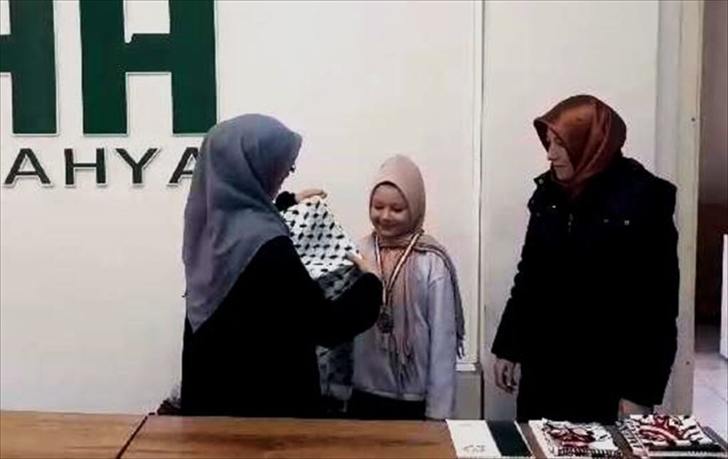 Kütahya'da çocuklar Filistin için bağışta bulundu
