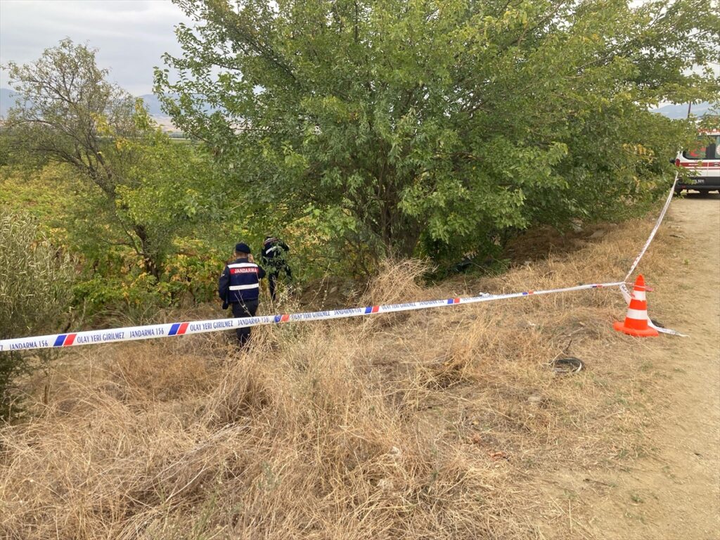 Manisa'da kayıp genç yol kenarında motosikletinin yanında ölü bulundu